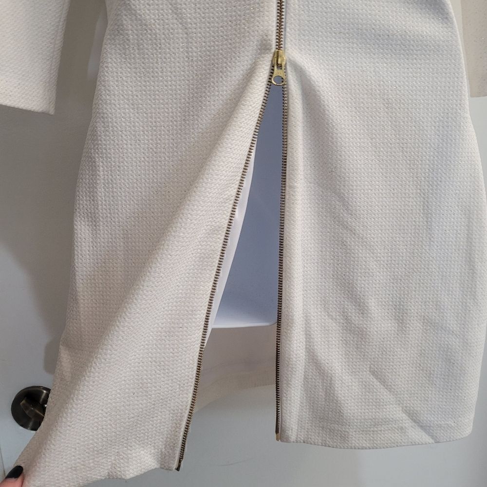 Marciano white dress with gold thread throughout and a gold zipper - Picture 5 of 8